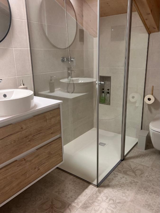 Apartamentos Turisticos: Tu Casa En Sahun Exteriör bild