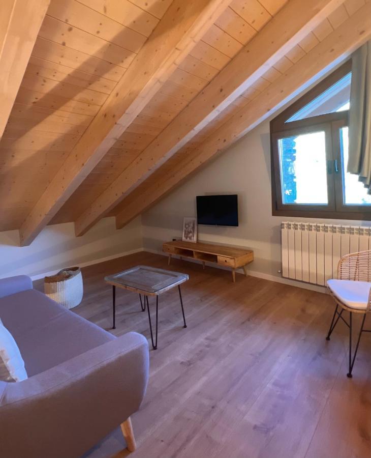 Apartamentos Turisticos: Tu Casa En Sahun Exteriör bild