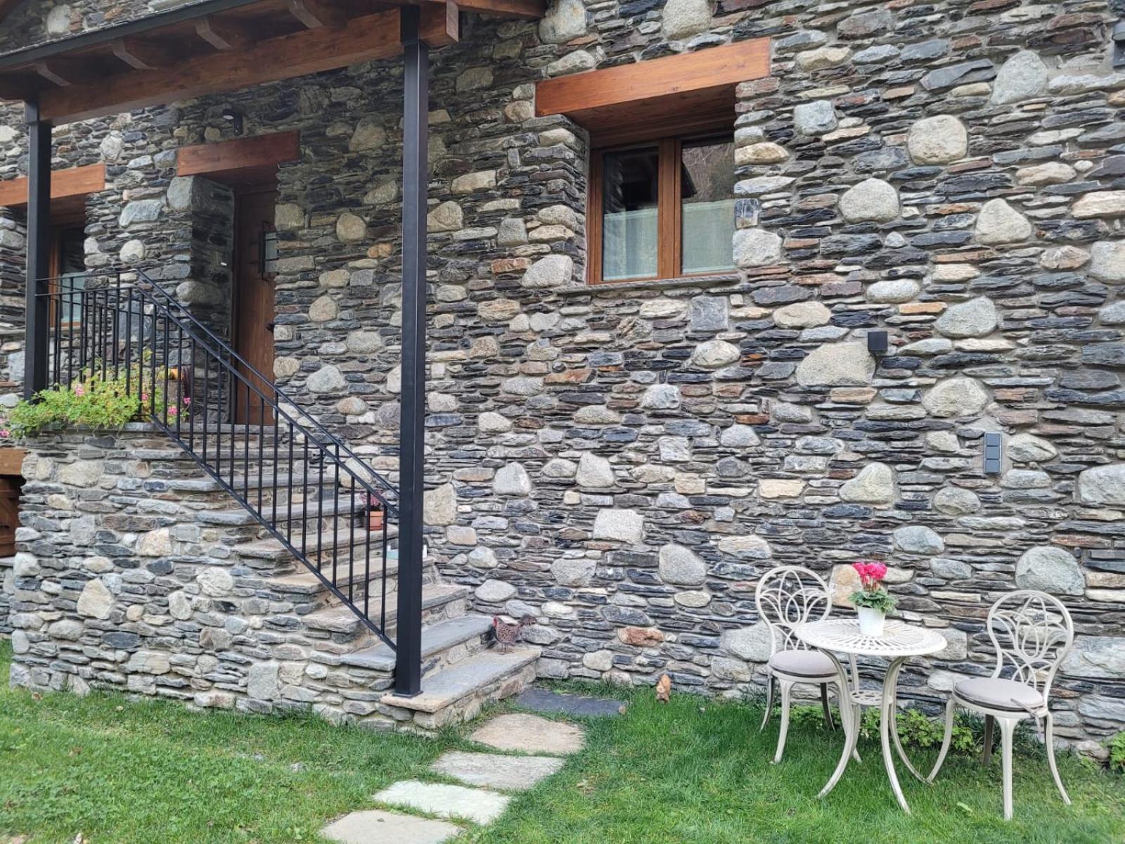 Apartamentos Turisticos: Tu Casa En Sahun Exteriör bild