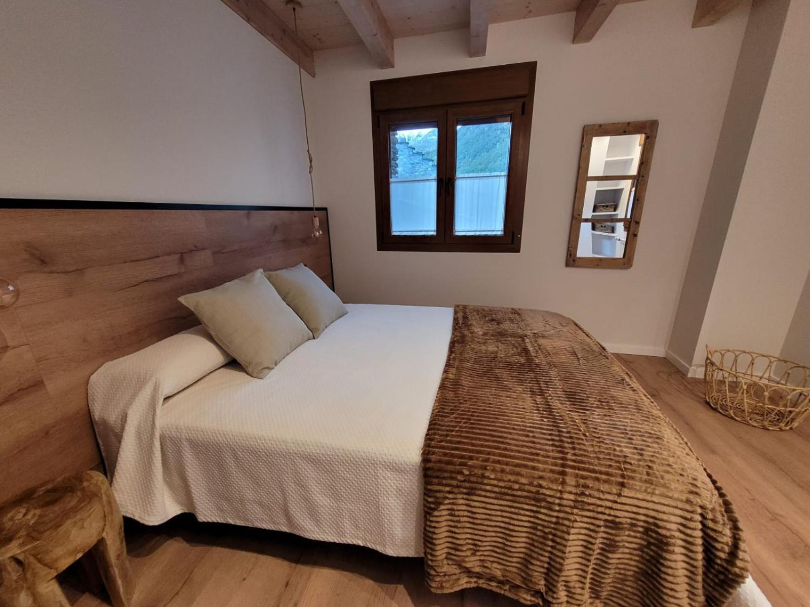 Apartamentos Turisticos: Tu Casa En Sahun Exteriör bild